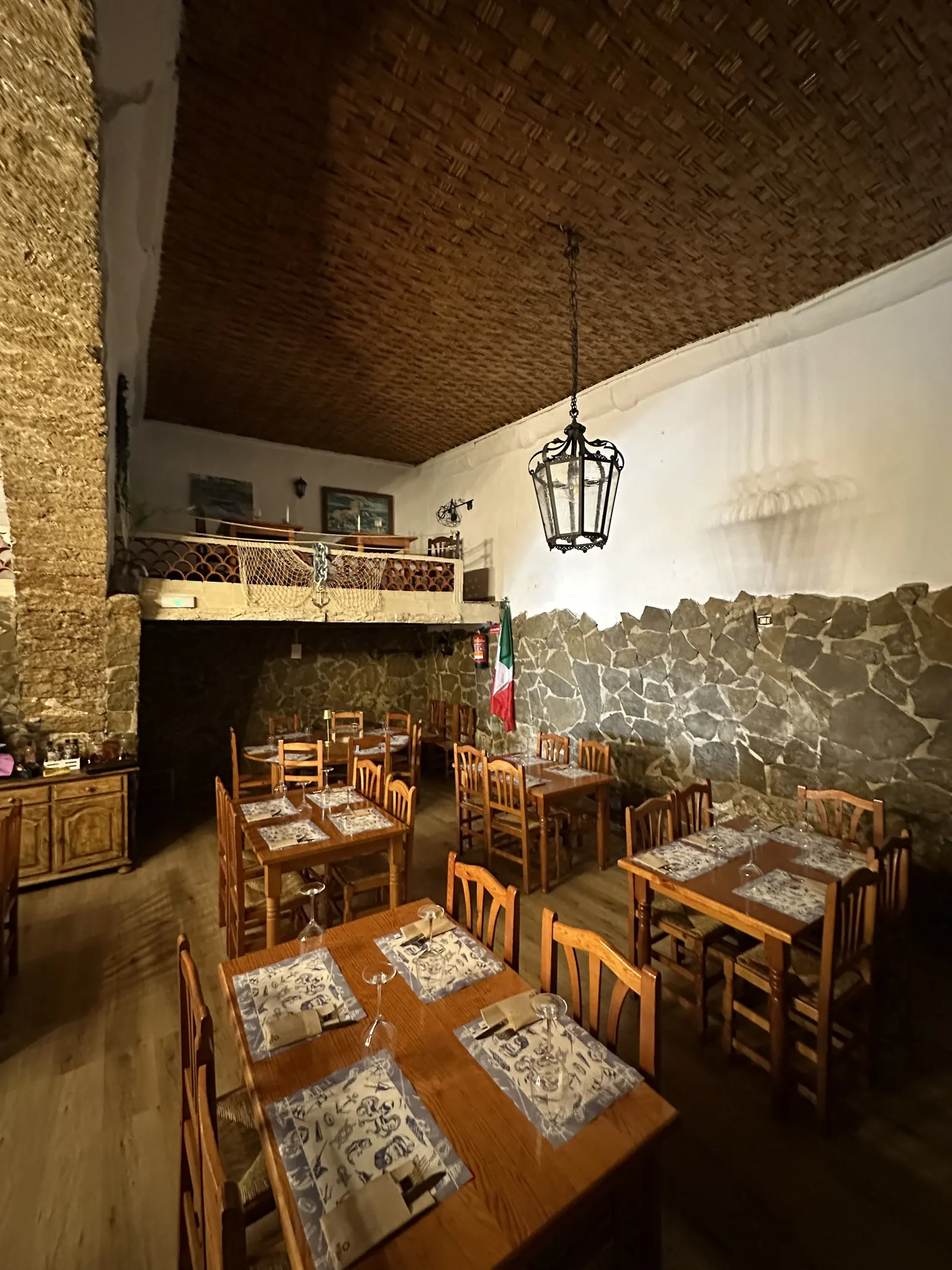 Restaurante Los Arcos — vista del local
