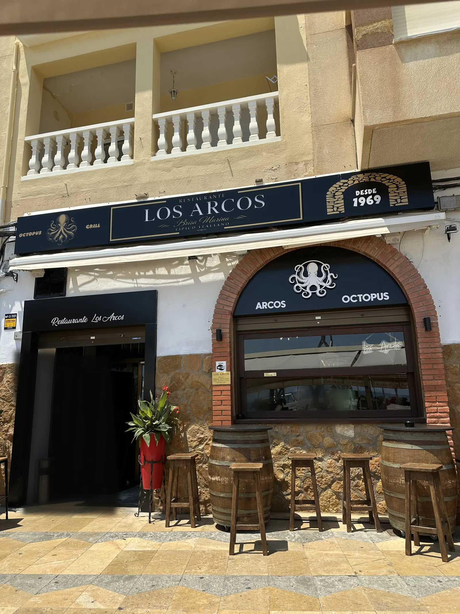 Restaurante Los Arcos — vista del local